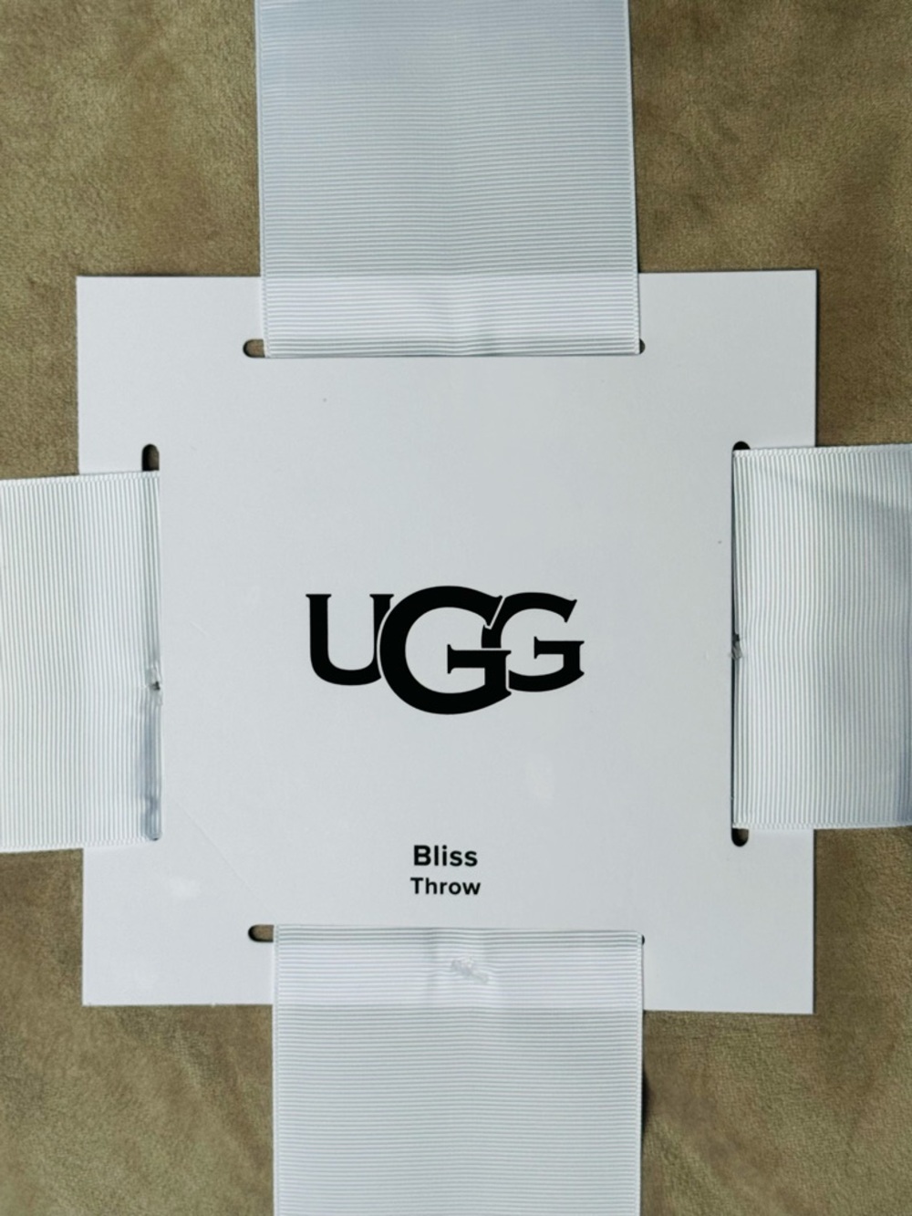 UGG Throw Blanket, Neutral Warm Taupe / Beige, Reverses to White Faux-fur, Soft - Picture 6 of 7